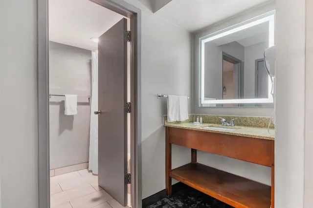 غرفة قياسية بسريرين مزدوجين، Comfort Inn and Suites Madison Airport 9/10
