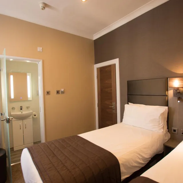 غرفة مفردة، Brunel Hotel 7/14