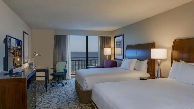 Room, 2 Queen Beds, Ocean Front, Sofa, Large، HILTON GARDEN INN VIRGINIA BEACH OCEANFRONT 2/4
