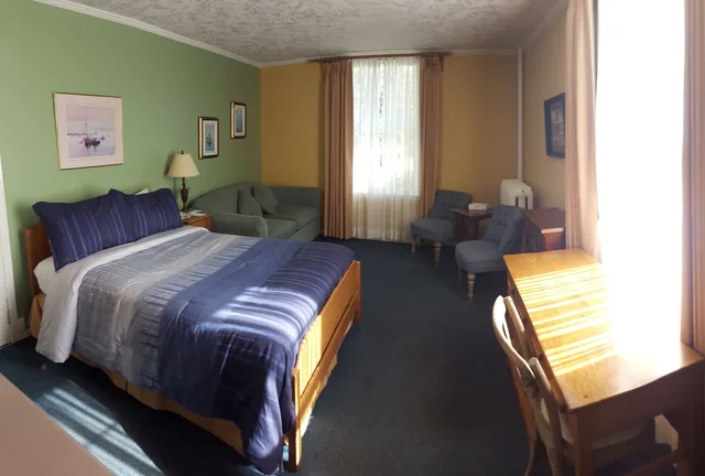 غرفة تقليدية بسرير كينج، James Bay Inn Hotel Suites Cottage 3/8