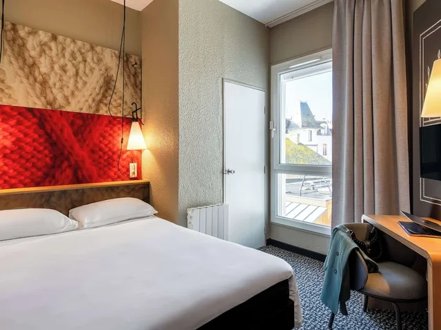 غرفة قياسية بسرير مزدوج وسرير فردي، IBIS SAINT MALO PLAGE 2/10