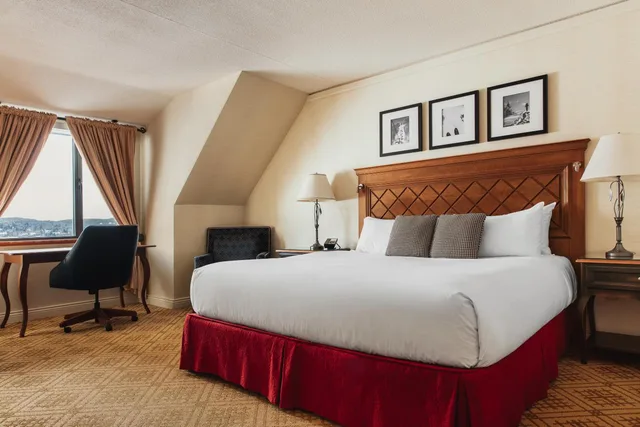 جناح بسرير كوين بغرفة نوم واحدة مع أريكة، Fairmont Tremblant 1/4