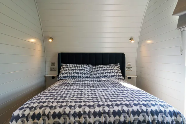 Pod, Twin Beds, Sofa, Side Access، King's Lynn Caravan & Camping Park 3/9