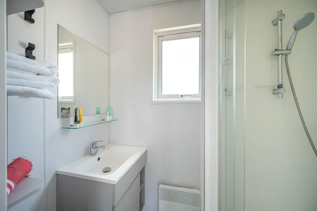 بنغل سوبيريور بسرير مزدوج وسريرين منفصلين، Camping Club Le Parc De Paris - Caravan Park 2/2