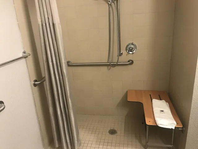 غرفة ديلوكس مفردة بسرير مزدوج لذوي الإعاقة، Motel6 Fort Wayne, IN 10/10