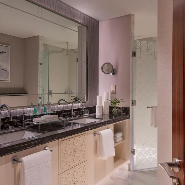 1 Bedroom, Town House, King Bed, Pool Side, Patio، The St. Regis Marsa Arabia Island, The Pearl Qatar 5/8
