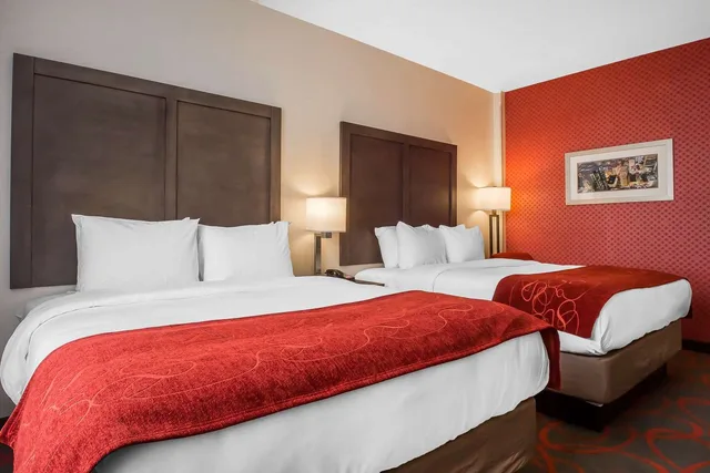 غرفة بسريرين كوين لذوي الإعاقة، Comfort Inn And Suites Near Stadium 3/6