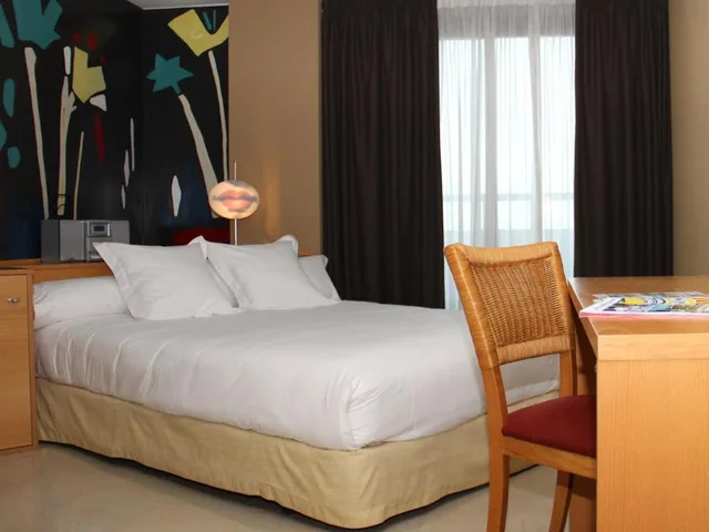 Room, Double Bed, Hotel Magic Games 3/5