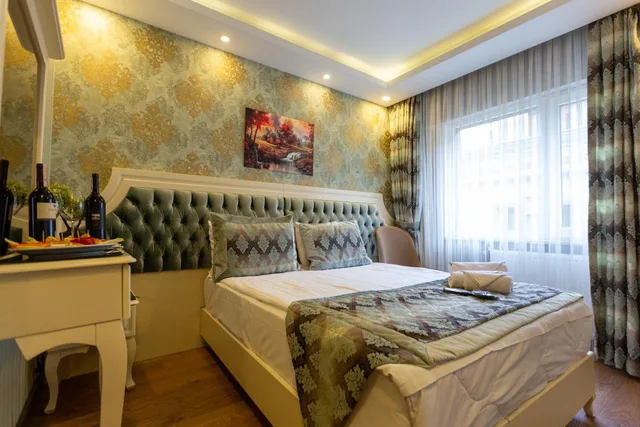 غرفة رباعية بسرير مزدوج وسريرين منفصلين بإطلالة على الحديقة، Sirkeci Ersu Hotel 4/9