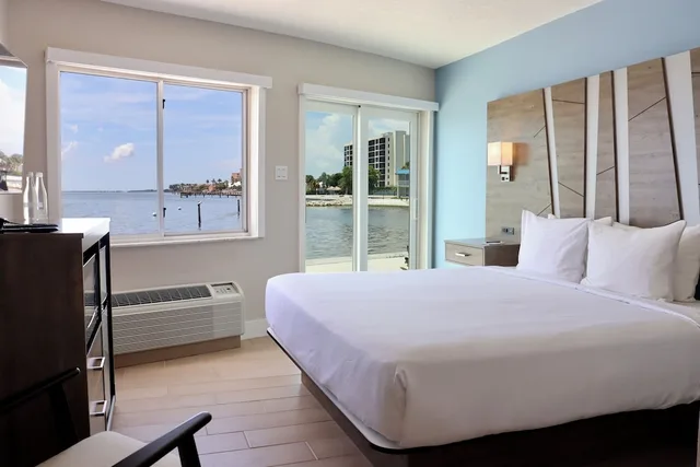 2 Bedrooms, Premier, Suite, 1 King and 2 Double Beds, Water Side, Sofa، SkyBeach Resort 3/7