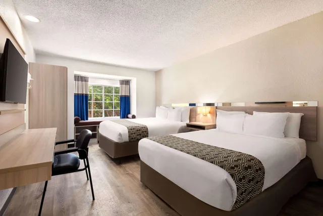 غرفة بسريرين كوين، Microtel Inn Suites By Wyndham Florence Cincinnati Airport 2/2