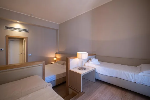 غرفة رباعية بشرفة، Hotel Calabona 1/8