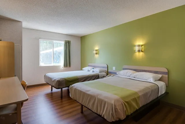 غرفة قياسية بسريرين مزدوجين، Motel6 Statesville, NC 4/6