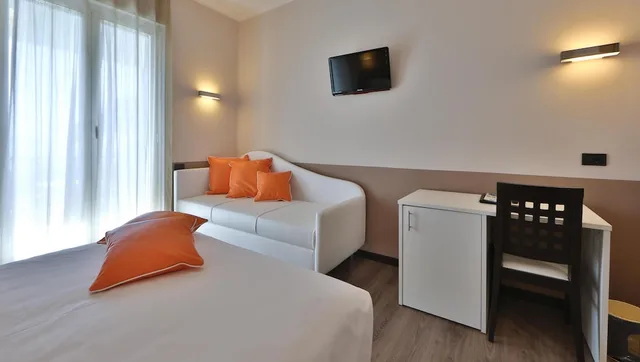 غرفة قياسية بسرير كوين وسرير فردي بإطلالة على البحر بشرفة، Best Western Regina Elena 9/10