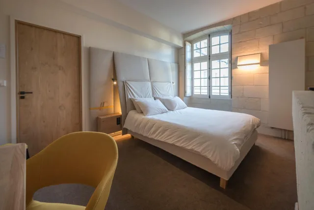 Emotion, Queen Bed، Fontevraud L Ermitage 2/2