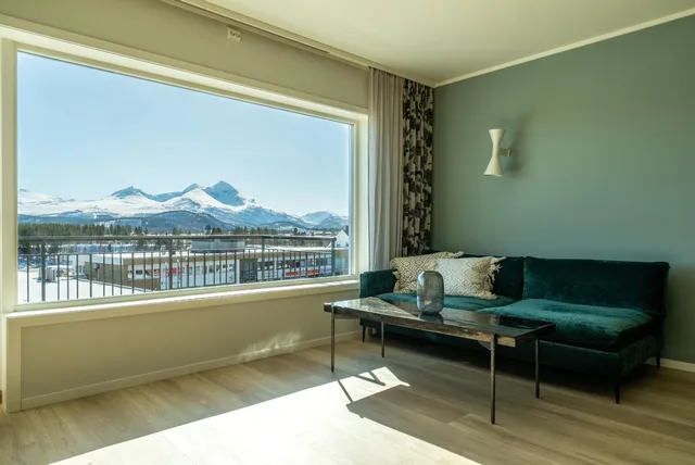جناح بشرفة، Bardufoss Hotell 5/8