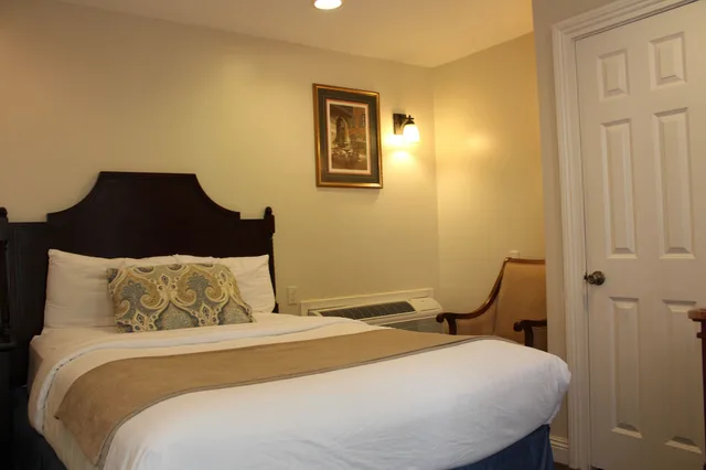 Comfort, Queen Bed, Ground Floor, Hotel St Pierre French Quarter 2/10