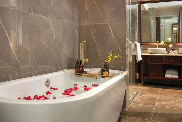 Grand, Spa, Suite, King Bed, Sofa، La Mejor Indochine Hotel 7/8