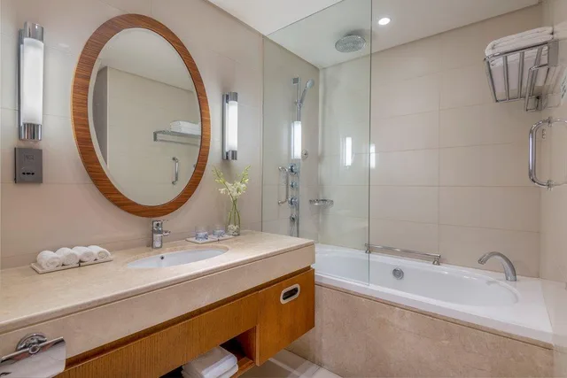 غرفة بسرير كينج، Crowne Plaza Doha - The Business Park 6/7