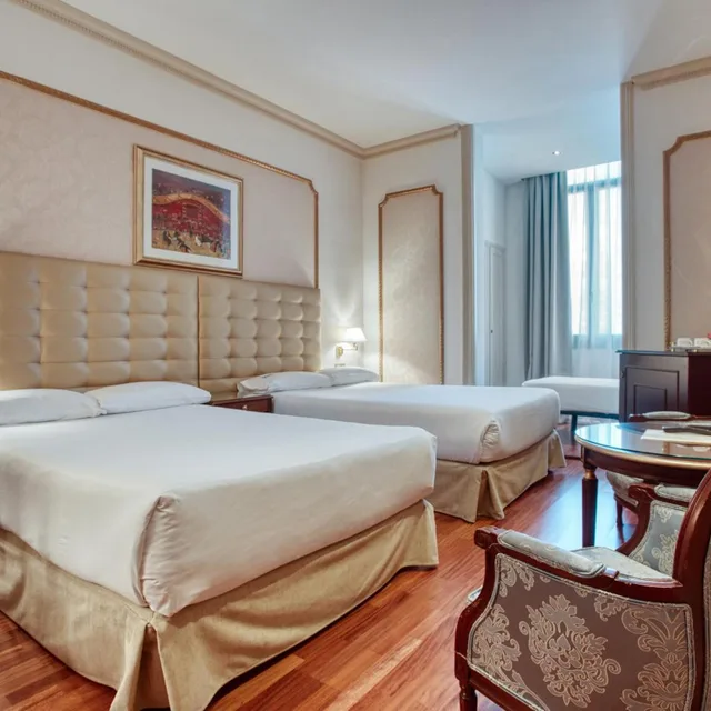 غرفة كلاسيكية ثلاثية، Roger De Lluria Hotel 3/7