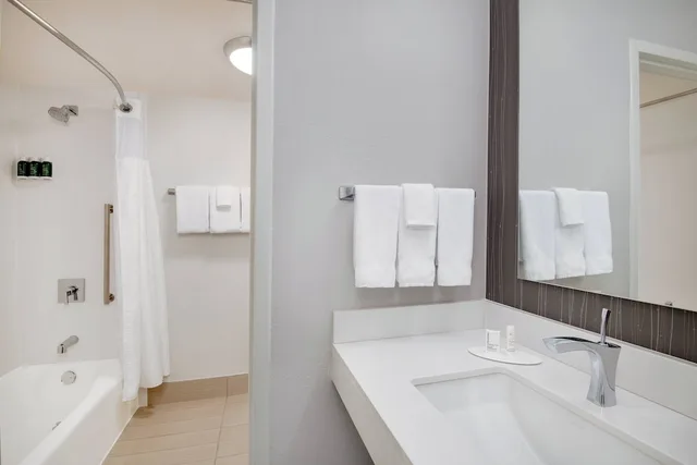 غرفة بسريرين مزدوجين، Courtyard By Marriott Birmingham Homewood 3/4