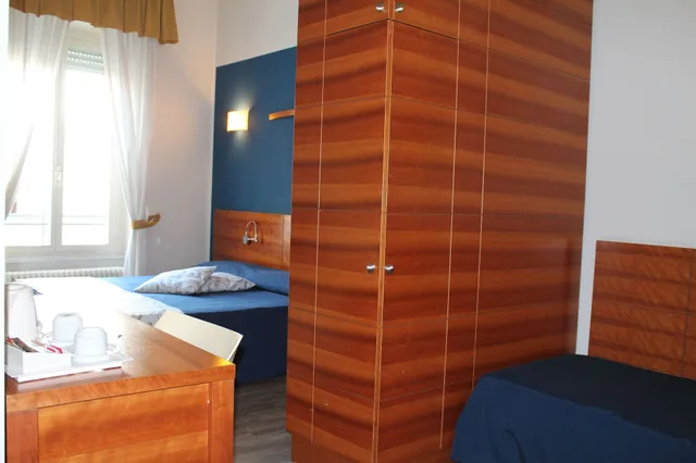 غرفة قياسية رباعية بسرير مزدوج وسريرين منفصلين، Hotel Europa 10/10