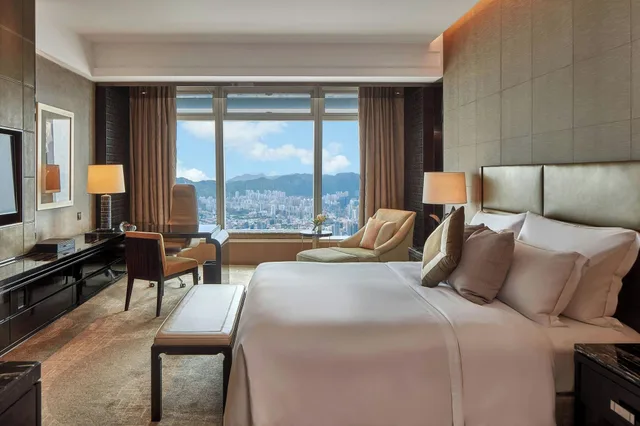 غرفة ديلوكس بسرير مزدوج بإطلالة على المدينة، The Ritz Carlton Hong Kong 1/4
