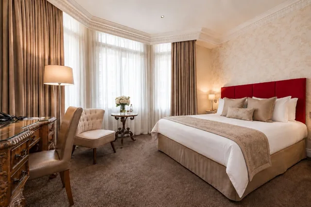 Double Room Queen, Ashburn 8/10