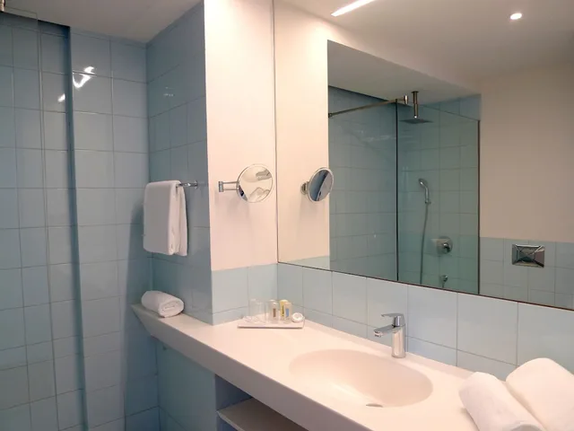 غرفة ديلوكس بسرير كينج بشرفة، Bossa Nova Beirut Hotel 3/6
