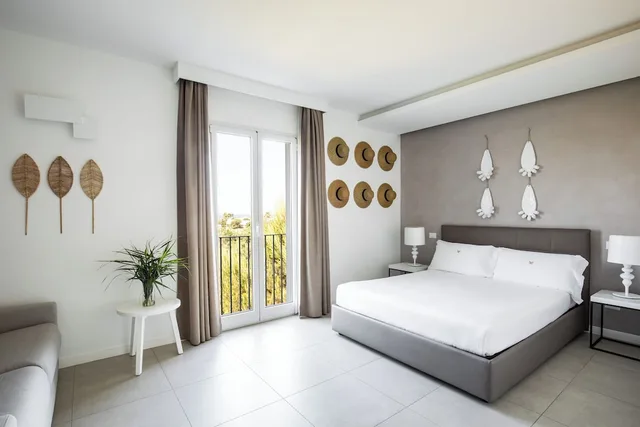 DZD Double Deluxe Room، Giardino Dei Pini 2/5