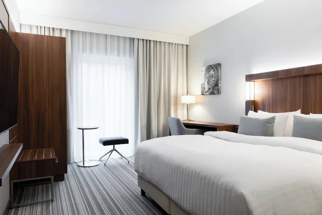 غرفة ديلوكس بسرير كينج، Courtyard By Marriott Tampere City 2/4