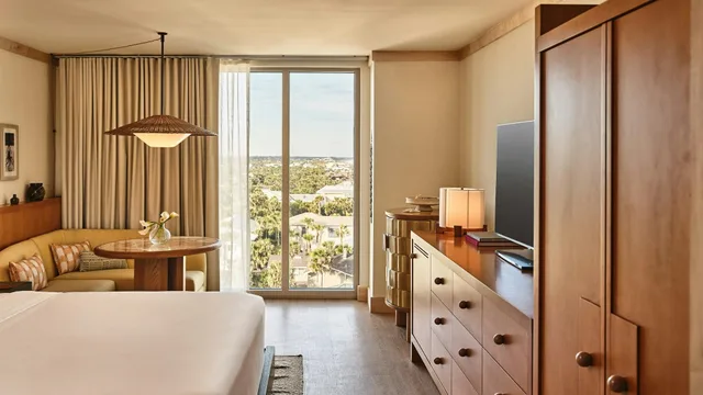 Oasis, King Bed، One Ocean Resort & Spa 1/1