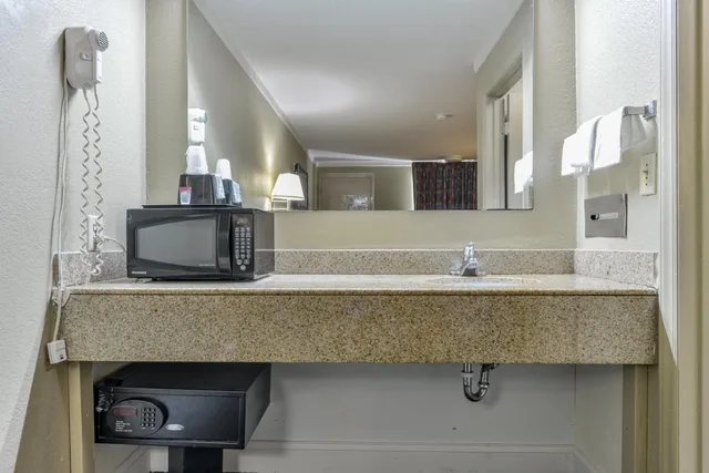 غرفة بسرير كينج، Wake Inn Hotel 4/4