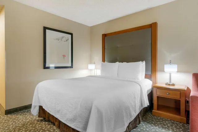 Deluxe, King Bed, Best Western Plus Oak Harbor Hotel & Conference Center 2/5