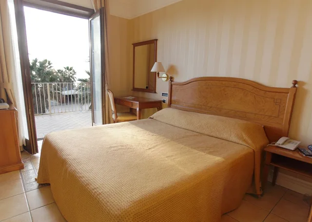 غرفة بسريرين منفصلين، Dioscuri Bay Palace Hotel 3/7
