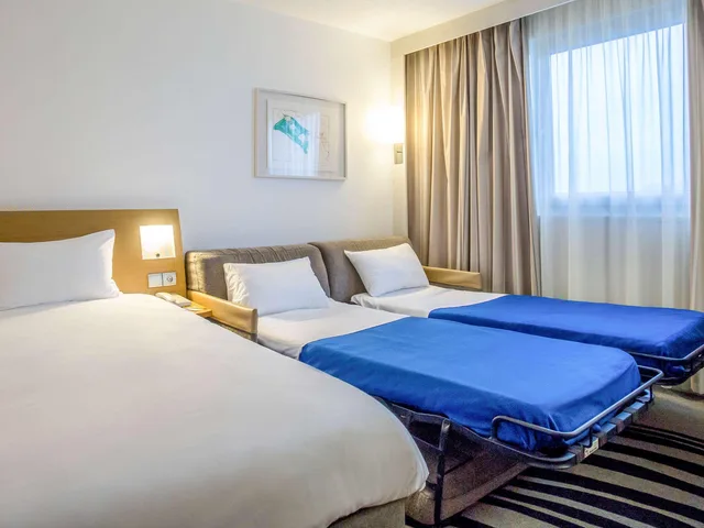 غرفة قياسية بسرير كوين مع أريكة، NOVOTEL BOURGES 1/8