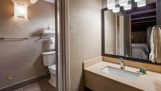 غرفة قياسية بسرير كينج لذوي الإعاقة، Best Western Mission Inn 5/7