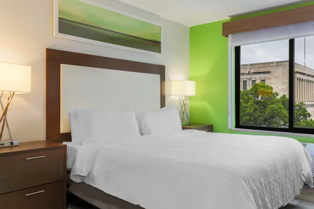غرفة قياسية بسرير كوين، Holiday Inn Express & Suites Downtown Fort Worth 3/3