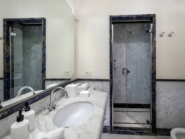 غرفة ديلوكس بسريرين منفصلين بإطلالة على البحر، Hotel Du Tasso 4/4