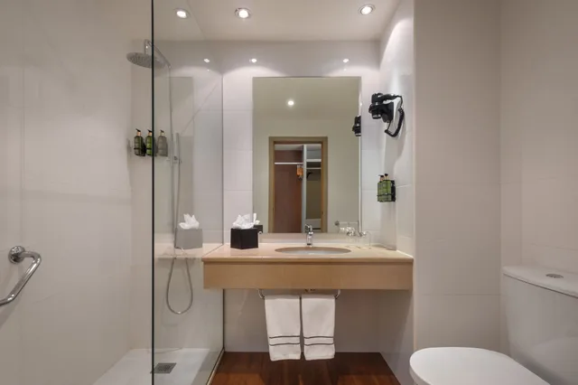غرفة بريميوم بسرير كوين بإطلالة على النهر، Melia Lisboa Oriente 3/4