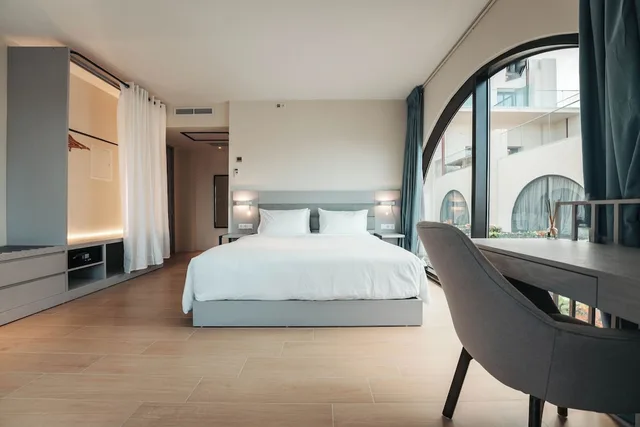 Junior Suite, Studio, King Bed, City View, Sofa، Elements Hotel & Shops 5/7