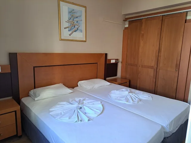شقة أساسية بثلاثة أسرّة، Bristol Hotel & Apartments 1/3