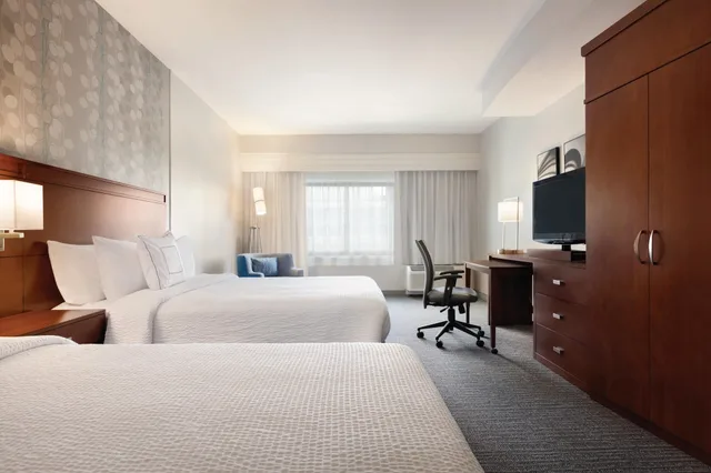 غرفة بسريرين كوين، Courtyard by Marriott Charlotte Airport North 2/8