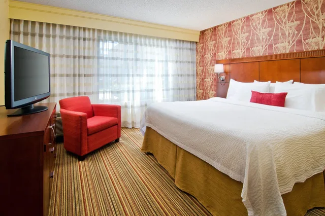 جناح بشرفة، Courtyard Irvine John Wayne Airport Orange County 1/2