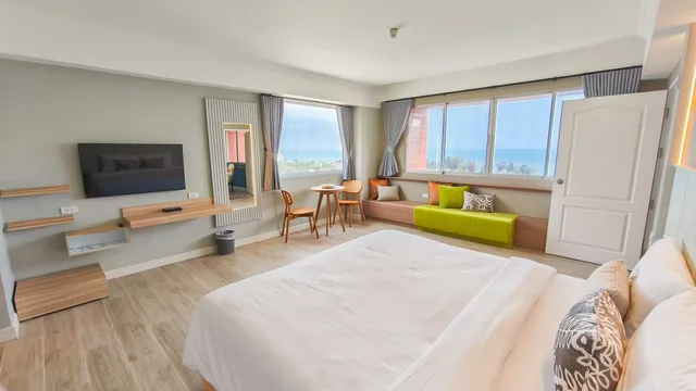 جناح تنفيذي بسرير كينج وسريرين منفصلين بإطلالة على المدينة بغرفتي نوم، Hua Hin Grand Hotel And Plaza 1/3