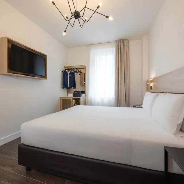 Superior, King Bed, Hotel Globus 2/5