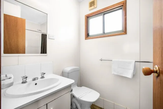 Deluxe, Cabin, 1 Double and 1 Single Bed, Bunk Bed, Breeze Holiday Parks Grampians 2/2