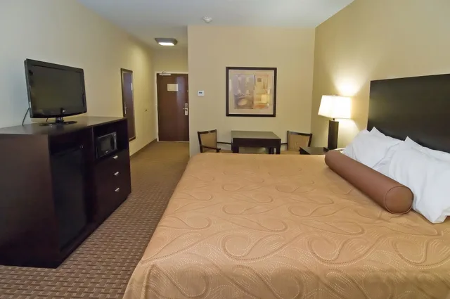 Standard, King Bed, Accessible, Best Western Bastrop Pines Inn 2/7