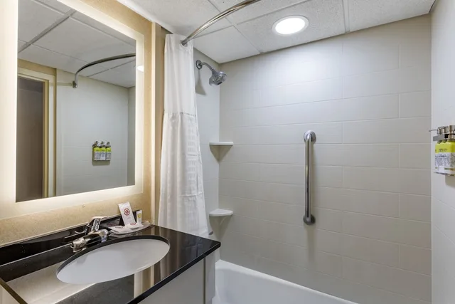 غرفة قياسية بسرير كينج، Comfort Inn Paramus - Hackensack 4/4