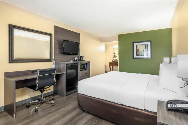 غرفة بسرير كينج لذوي الإعاقة، Quality Inn Klamath Falls - Crater Lake Gateway 3/5